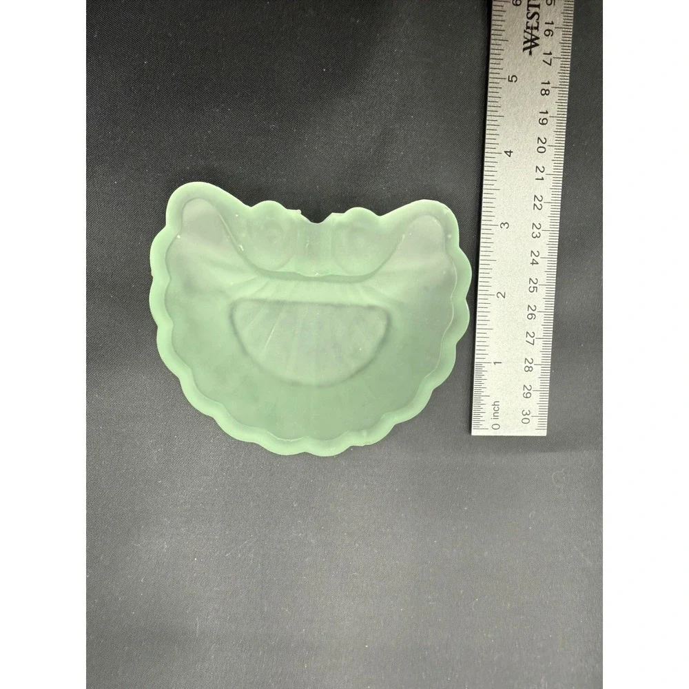Frosted Green Glass Shell Trinket Cigarette Dish Unisex Green Scalloped 4.5